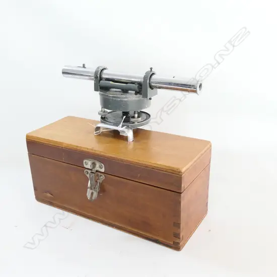 MIDDLETON & CO., MELBOURNES SURVEYOR'S TRANSIT IN BOX